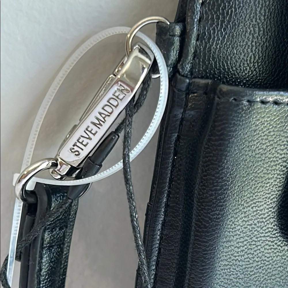 NWT STEVE MADDEN BBRETTY Phone Wristlet & Wallet in Black